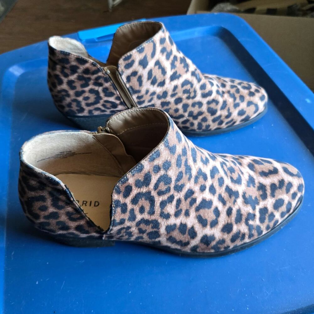Torrid Boots Womens sz 11WW wide  Leopard Print Side Zip Bootie vegan fabric